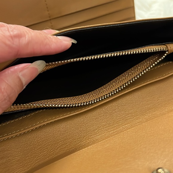 Authentic Gucci Long Wallet - Picture 11 of 17